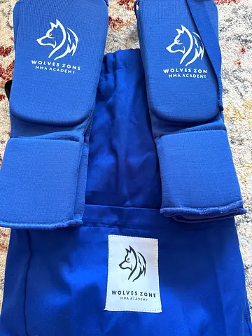 Shin pads with bag for boxing