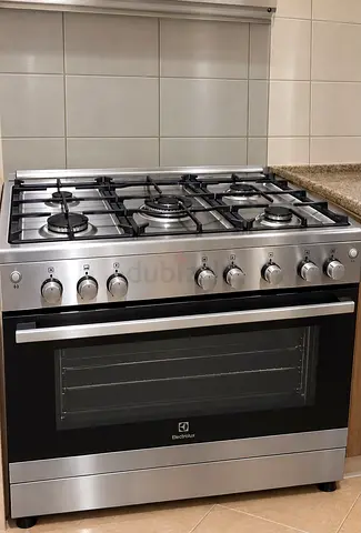 Electrolux 5-Burner Stainless Steel Gas Range with Oven - Good Condition