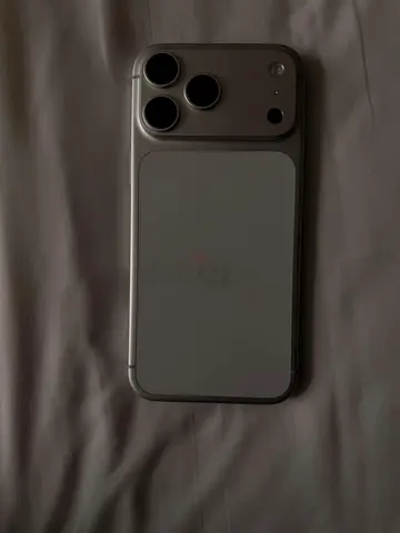 Iphone 17 pro max 256 GB silver colour good condition under WARRANTY