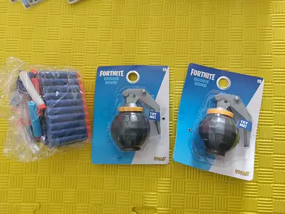Fortnite Boogie Bomb toys (2 new) + foam darts pack