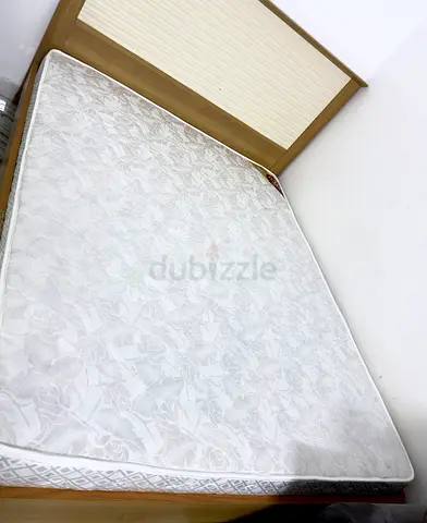 Queen size(160*200) medical mattress like new