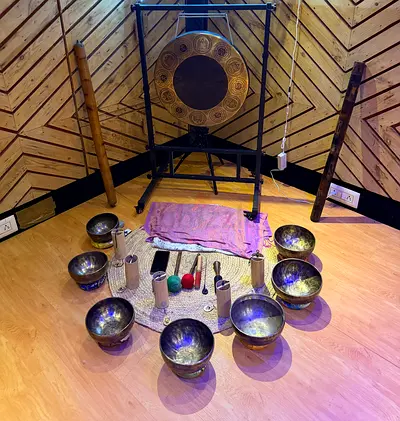 Set of hand crafted Himalayan Singing Bowls with Mallets. Highly Accurate Seven Chakra Singing Bowls