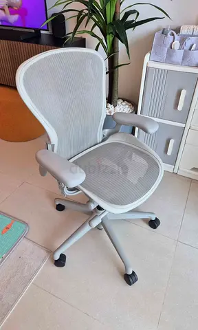 Herman Miller Remastered size B like new condition