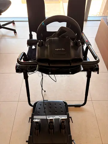 Logitech G29 Driving Force Wheel and Pedals with Stand - Excellent Condition