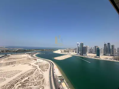 استمتع بإطلالة مميزة على بحر الخليج العربي، ممزر الشارقة وممزر دبي من هذه الشقة المميزة.