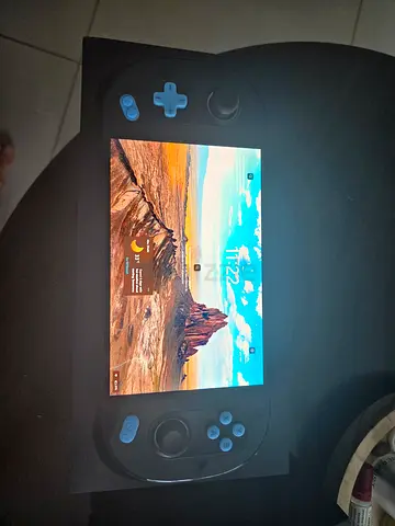 Ayaneo 2s 7840u ox1 version. Bezelless oled like screen. Better than ally and legion go