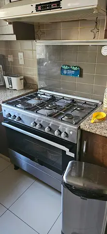 Electrolux 90x60cm Freestanding Cooker I Full Gas Cooking Range with 5 Burners I Cast iron support