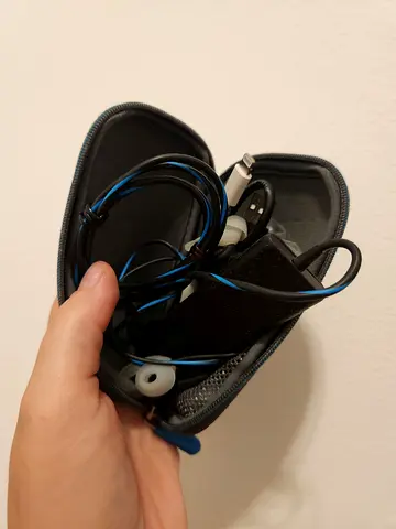 Bose QuietComfort 20 (QC20) Noise Cancelling In-Ear Headphones + Original Case