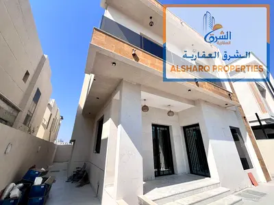 الياسمين عجمان | فيلا طابقين | 5 غرف نوم | غرف ماستر بخزائن | صالة واسعة | مجلس | مطبخ مجهز | بلكونتان |