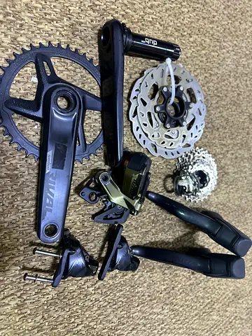 SRAM RIVAL DI2 road bike group set .