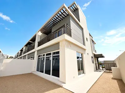Contemporary Townhouse in Camelia | Investor Deal