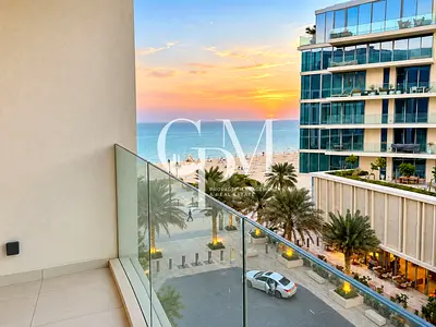منزل فاخر مفروش | إمكانية الوصول إلى الشاطئ | شرفات واسعة