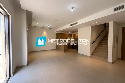 Vacant | Single Row | Mid Unit | Modern 2 Bedrooms
