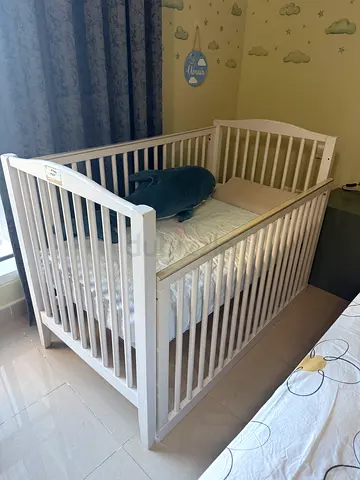 White Wooden Pottery Barn Baby Crib - Good Condition