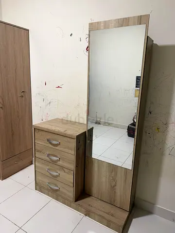 Makeup Vanity Table with Mirro (dressing table)