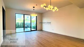 HOT DEAL| CLOSE TO POOL | LANDSCAPED GARDEN