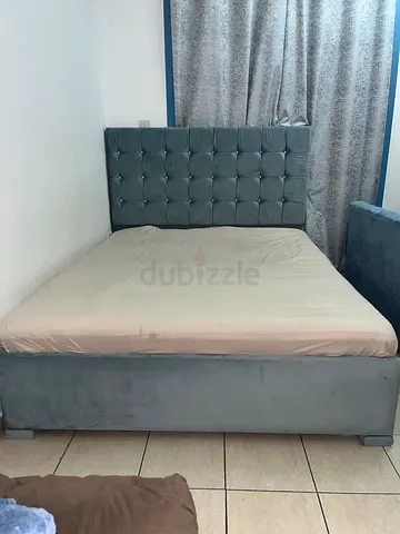upholstered bed with tufted headboard - good condition like new