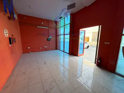 محل للإيجار السنوي في الصناعية 18 | شارع رئيسي | 2,500 قدم² | ميزانين ومكاتب | 125,000 درهم