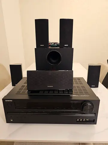 Onkyo Stereo Receiver with 5.1 Speaker Set - Working Condition