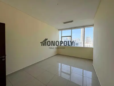 سكن عصري بواجهة زجاجية بالكامل وإطلالة مفتوحة | دفع بشيك واحد | ملاصق لدبي | صالة رياضية ومسبح