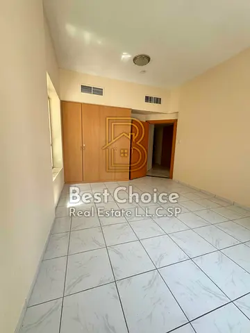 For annual rent in Sharjah: 3 bedrooms plus a living room in a prime location in the Al Taawun area. • Family-friendly layout • Close to shops, restau