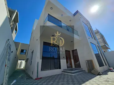 SUPER DISTRESS DEAL | LUXURIOUS 4 BEDROOMS VILLA | MODERN DESIGNED | STYLISH LAYOUT | ELITE LOCATION
