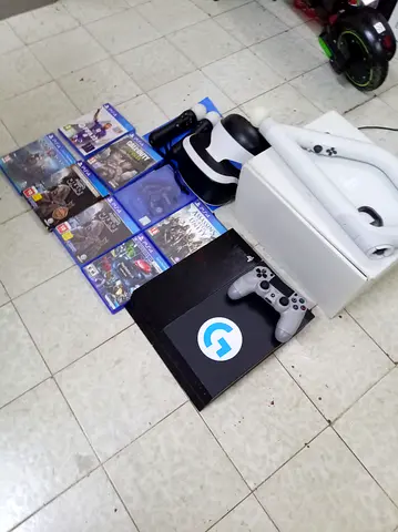 Ps4 for sale whith games and full vr set in rashidiya Dubai nearest metro center point