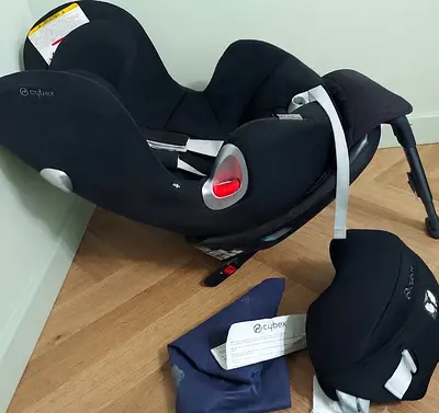 Cybex platinum sirona  rotating 360 ( 0 to 4 years