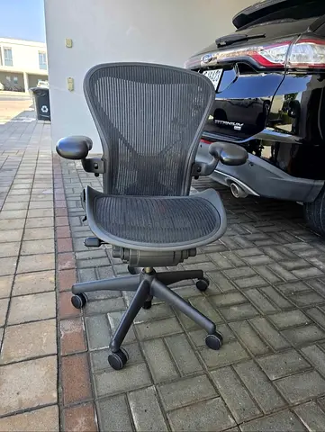 Beat Chair Herman Miller Aeron Classic Office Chair fully loaded