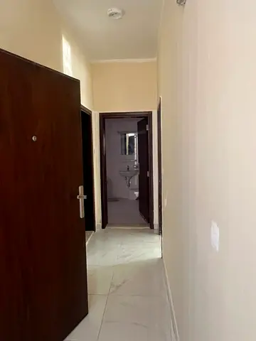 سعر لا يُقاوم في النخيل! غرفتان وصالة بمساحة كبيرة وبلكونة أمام دي تو دي  English: