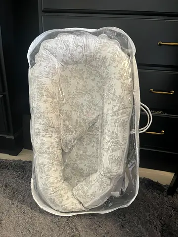 Lightweight Portable Baby Bassinet / dockatot / sleepyhead