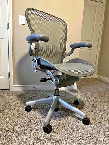 Highly Recommend Herman Miller Gray Aeron Classic Office Chair fully loaded