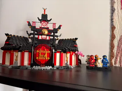 LEGO Ninjago monestary with 6 figures