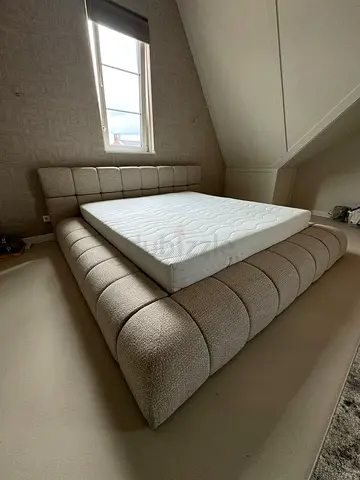 Brand new king size bubble Bed