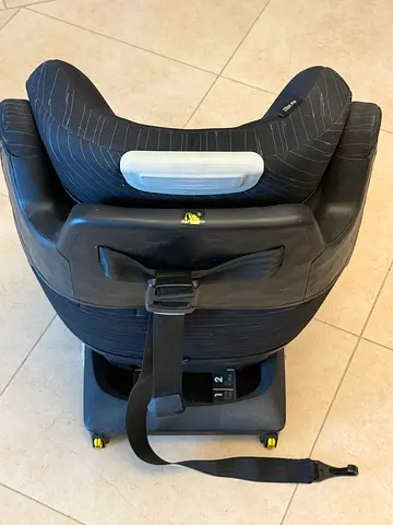 Used Black High-back Booster Car Seat with ISOFIX Base (Good Condition) - MAXI-COSI brand