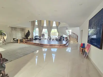 Elegant Villa | Pool & Landscaped Garden