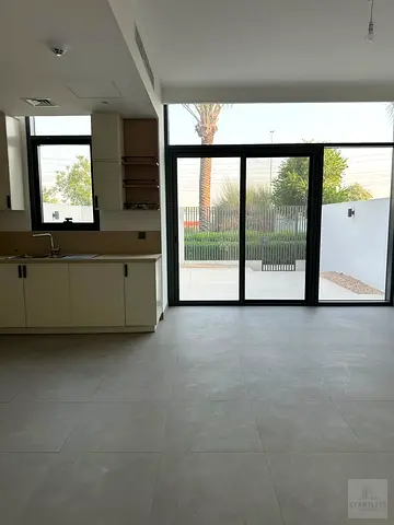 تاون هاوس جاهز للسكن | تصميم مشرق | 3 غرف نوم واسعة