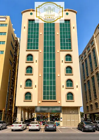 بناية تجارية | أرضي + 8 طوابق | 4,646 قدم مربع | تملك حر