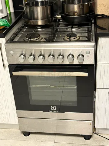 Electrolux stainless steel gas cooker with oven - good working condition