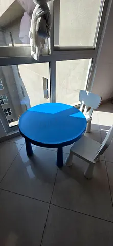 Small round blue kids table with two white chairs - good condition