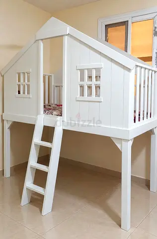 White Wooden Kids Bed with Ladder (House Style)