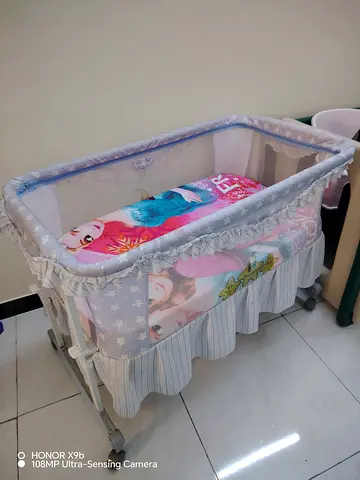 Lightweight Baby Bassinet / Cradle with Wheels - Good Condition