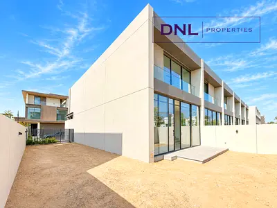 Single Row | Corner Unit | Private and Spacious