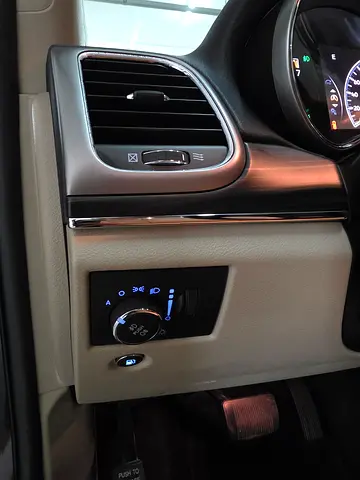 2019 JEEP GRAND CHEROKEE — миниатюра 12