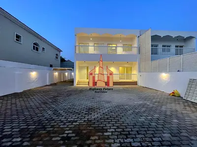 New villa big yard balcony 4bed room parking majlis 90k.