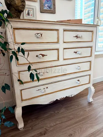 Vintage shabby-chic 6-drawer dresser / chest of drawers