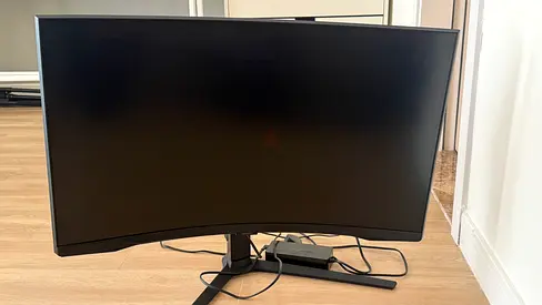 Samsung Odyssey G6 32" curved 1000R VA panel, QHD 2560×1440, 240Hz, 1ms, DisplayHDR 600, HDMI 2.1