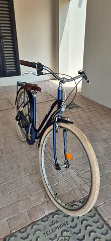 Used navy blue city/cruiser bike - good working condition