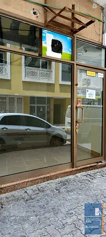 Street-Facing Shop Available in Prime Business Location