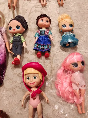 Lot of 6 small girls dolls (mixed brands) - used, good condition
